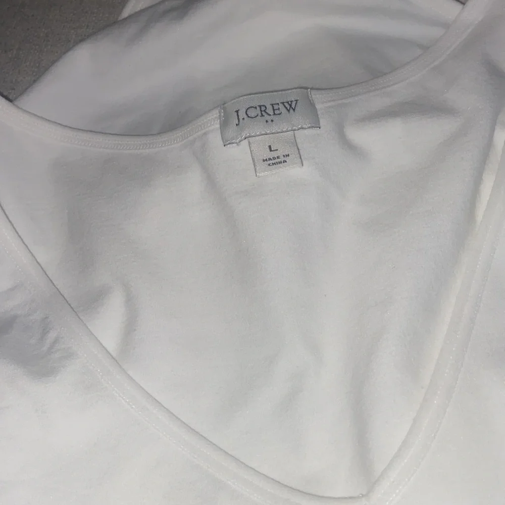 NWOT Sleeveless layering V-neck bodysuit - Picture 2 of 4